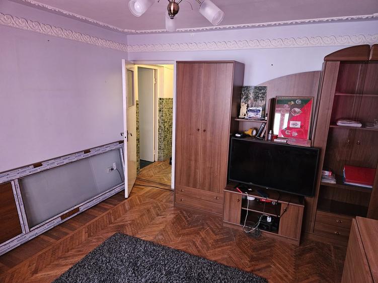 Apartament 3 camere zona Bulevard , etaj 2 , boxa pe act - 1