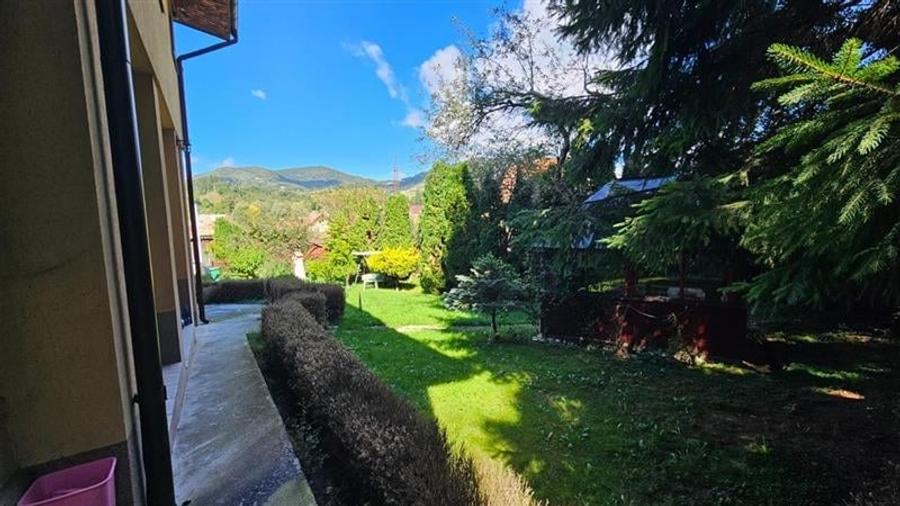 Tur LIVE!Casa cu arhitectura traditionala, curte spatioasa,foisor,Rucar. Bran - 13