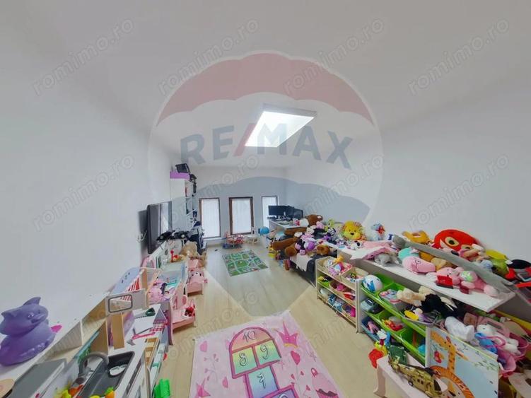 Casa / Vila cu 6 camere de vanzare in zona Est - 3