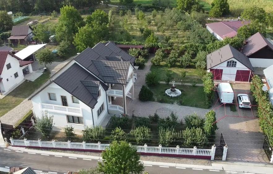Vila superba 400 m2 cu 5000m2 teren Roznov - 6