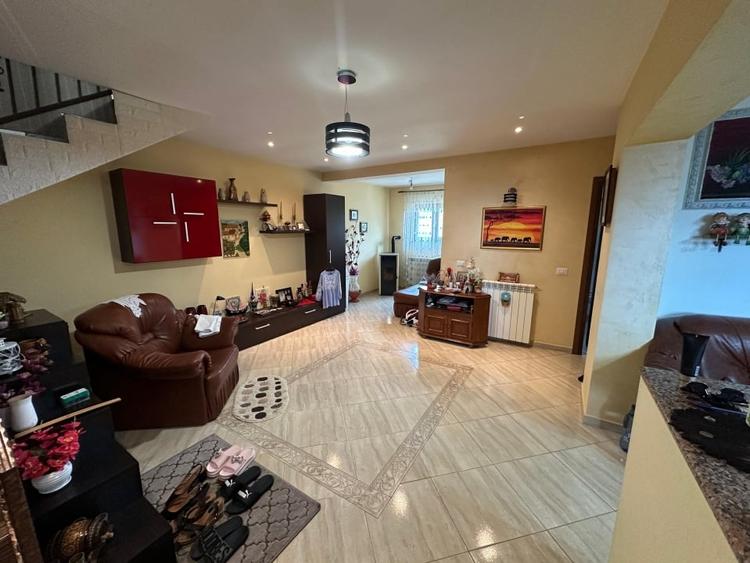 Casă spațioasă în Vânători, 5 camere, teren 1070 mp, livadă - 1