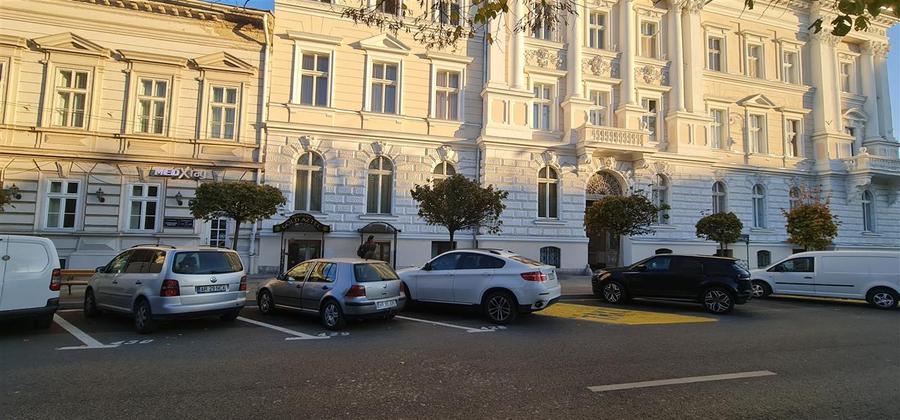 Spatiu Comercial Central pe Bulevardul Revolutiei linga Primarie - 9