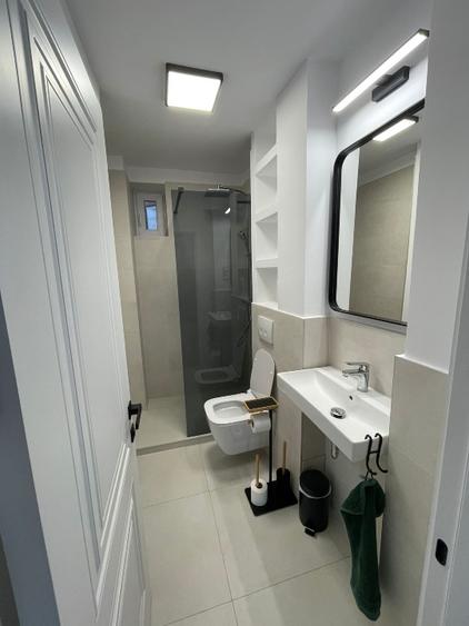 Centrul Civic - apartament 3 camere renovat - 2 grupuri sanitare - priveliște -  - 7