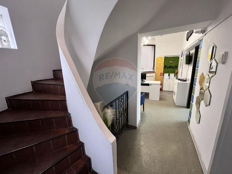 Vila de închiriat 6 camere Piata Victoriei - 7