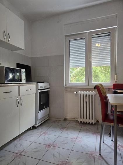 Apartament 2 camere decomandat etaj 3 langa Medicina Prefectura bloc caramida amenajat mobilat - 2