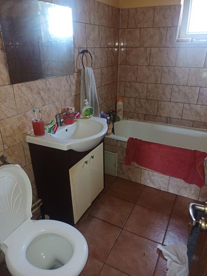 Casă cu 4 camere în Romanești