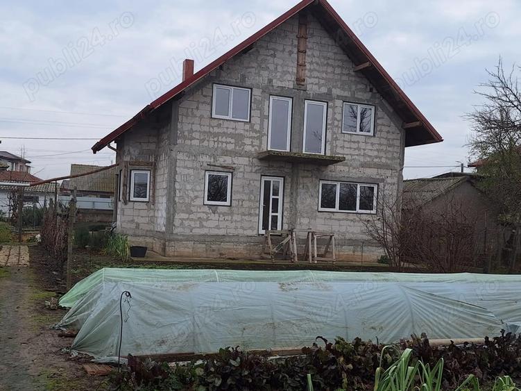 vrei o casa la tara? dar aproape de oras si mare? - 1