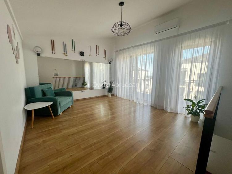 Triplex la Cheie, Superfinisat, 145 mp, Europa