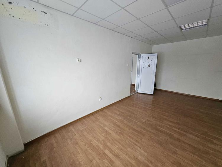 Inchiriez birou 40 mp parter, doua incaperi - 3