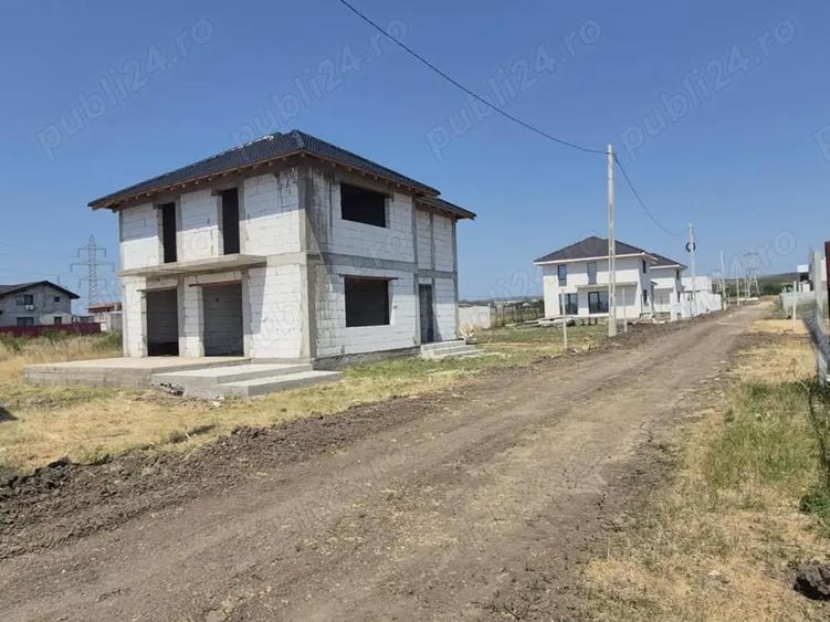 Aten?ie ! Casa la ro?u ! - 1