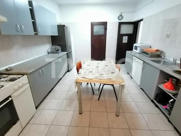 Pensiune 13 camere 16 bai sauna piscina si teren 1565 mp Cisnadioara - 24