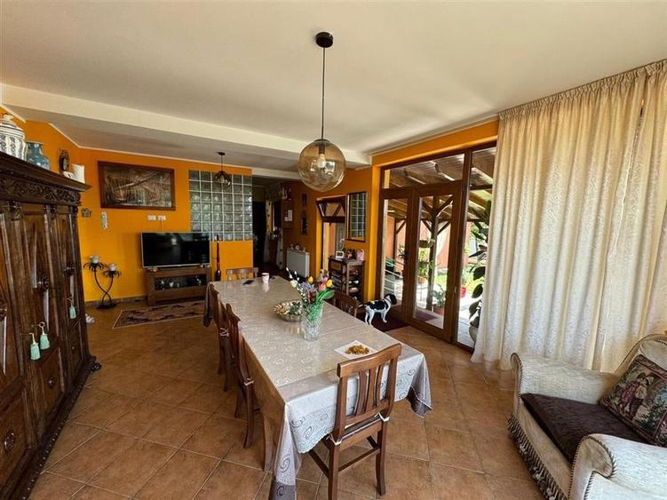 Vila de vanzare in Garoafa,suprafata construita 472mp si teren 1935mp - 9