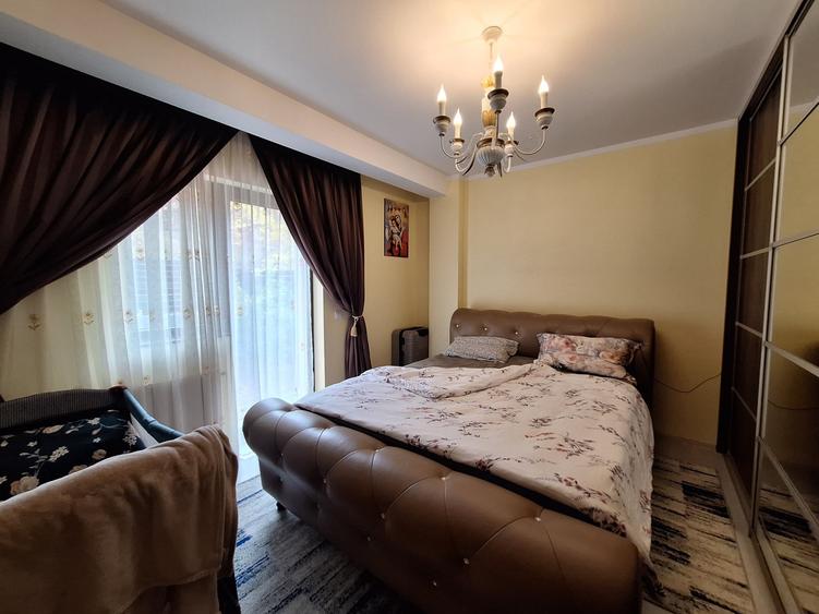 Apartament cu 3 camere semidecomandat, mobilat în Florești