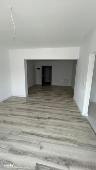 Apartament 3 camere, balcon, curte imprejmuita - 1
