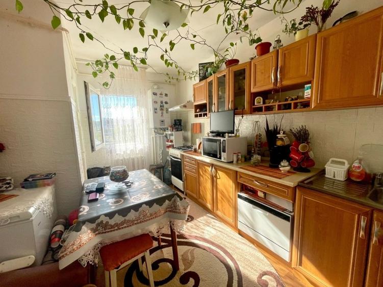 Apartament cu 4 camere, etaj 3, zona Dancu - 2