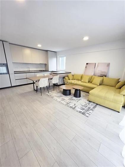 Apartament 2 camere, Tractorul