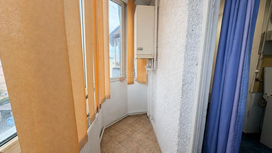Apartament cu 3 camere decomandat în Astra