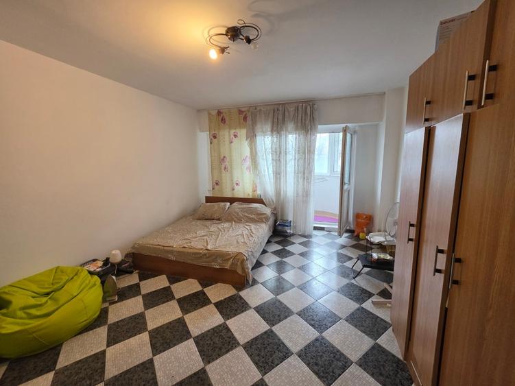 Piata Muncii, 5 minute metrou, pe Apostol Margarit, bloc 1987, reabilitat - 1