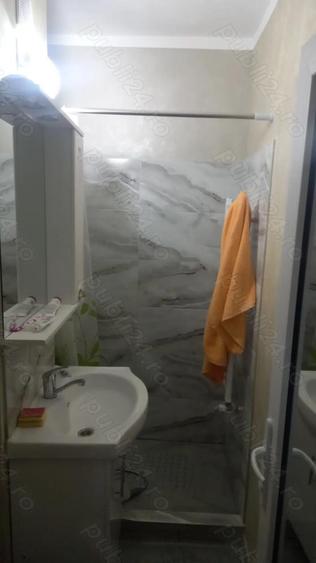 Apartament decomandat la parter cu trei camere. - 9