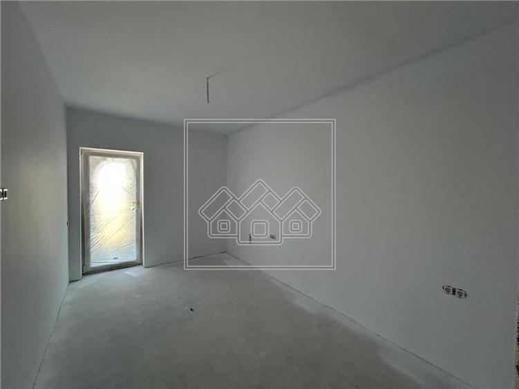 Apartament 2 camere la cheie + balcon, bloc nou, cu lift, etaj 1 - 3