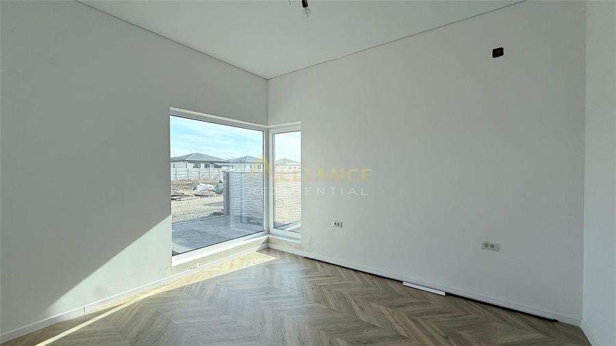 Casa Individuala - 4 camere - 2 bai - 371 mp teren - 8