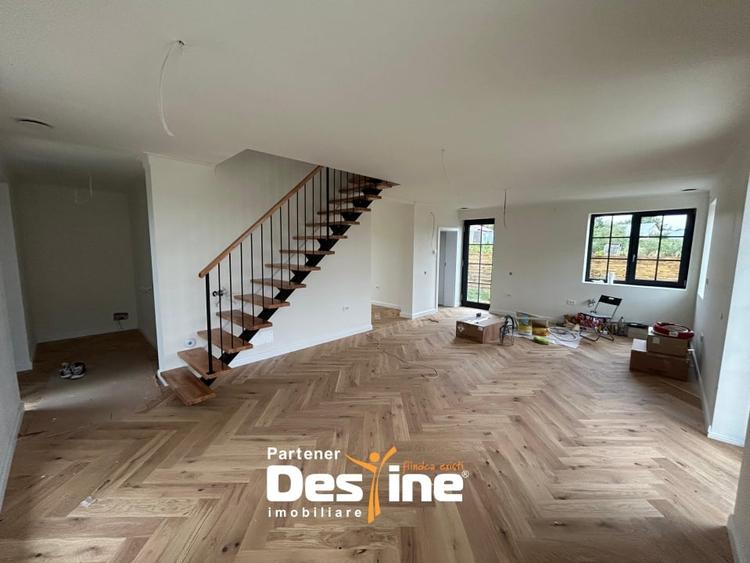 Casa individuala 120mp Teren 360mp Loc parcare terasa si curte generoasa Rediu - 2