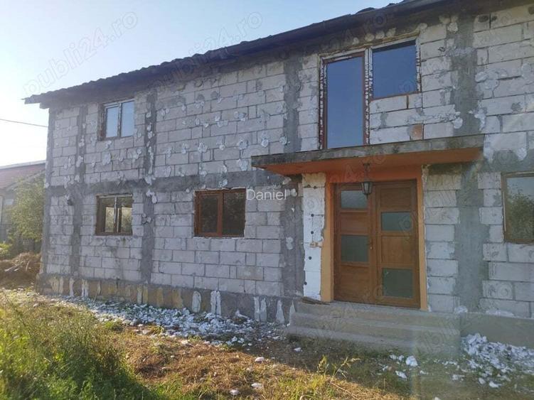 Vand sau schimb casa, cu apartament 3 camere la parter in drobeta turnu severin Vand sau schimb casa, cu apartament 3 camere la parter in drobeta turnu severin
