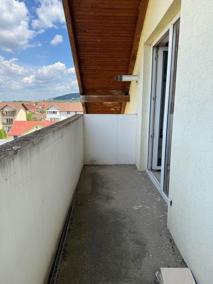 Apartament de vanzare cu 1 camera in Floresti, tip open space si dormitor, finisat, balcon, cu PARCARE, pe strada Florilor 41 - 7