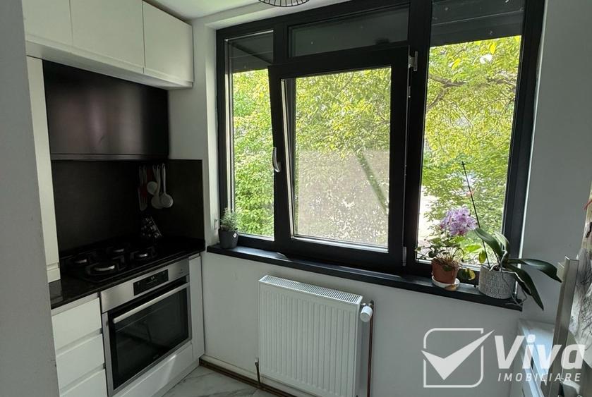 Apartament cu 3 camere decomandat, mobilat în Nicolina