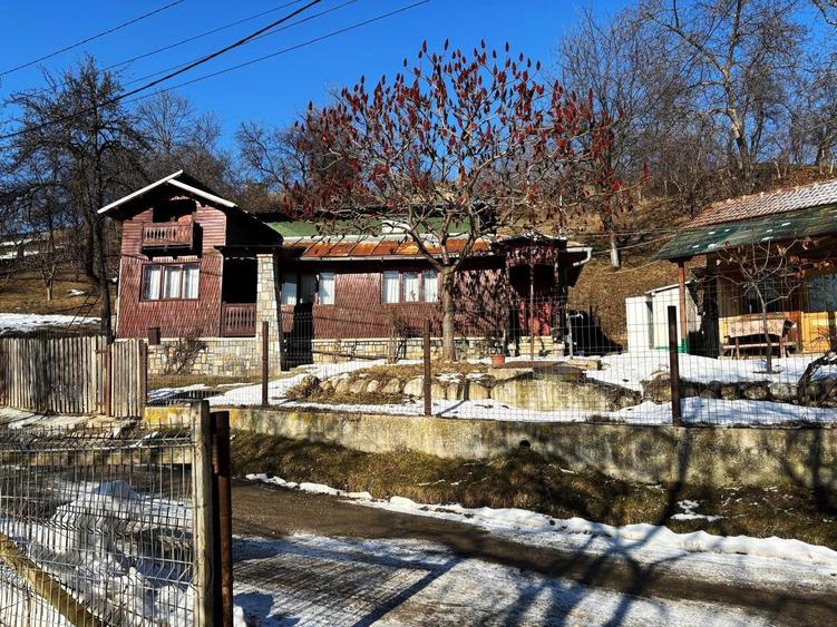 Casa gospodarului, bine întreținută, cu teren generos – Comarnic - 18