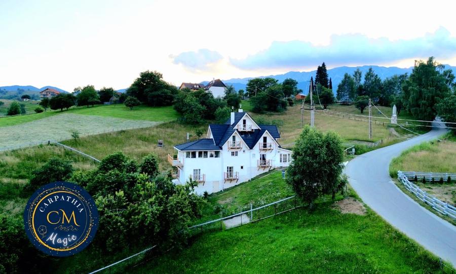 Villa unicat in stil englezesc , Peştera, Parcul National Piatra Craiului - 6