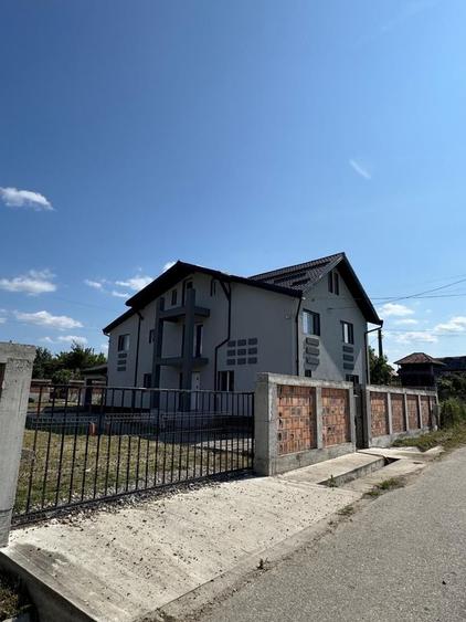 Casă cu 4 camere în Băbeni