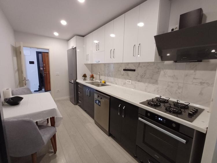 Apartament cu 2 camere decomandat în Carrefour