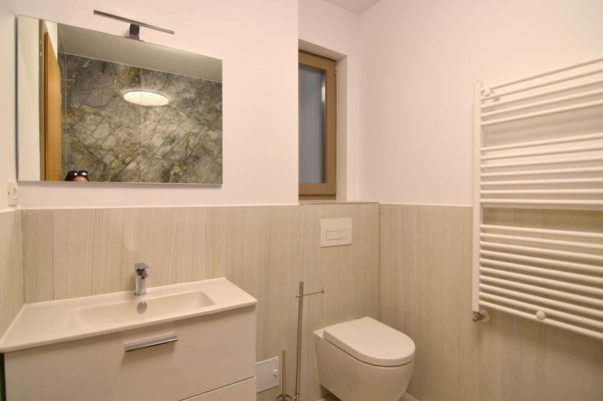 Apartament cu 3 camere, mobilat în Central