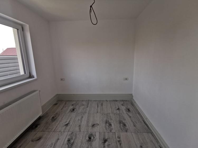 Casă individuală cu 3 camere cu Canalizare în Lumina