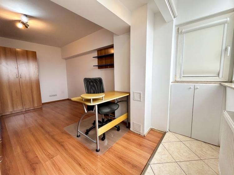 Apartament cu 3 camere decomandat, mobilat în P-ța Alba Iulia