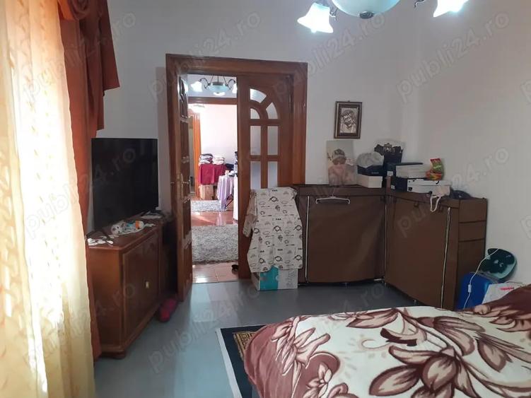 Casă cu 6 camere cu Teren 283 Mp în Școlilor