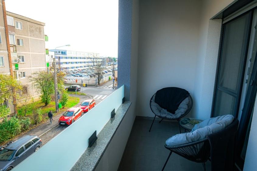 VAND 1/2 CLADIRE CU 6 APARTAMENTE - 12