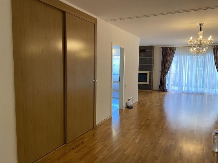 Apartament cu 3 camere decomandat în Pipera