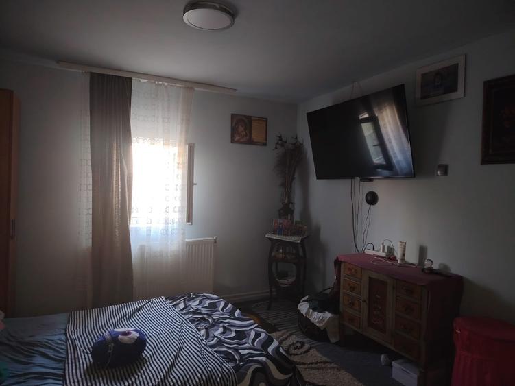 Casă individuală cu 3 camere cu Piscina în Ișalnița