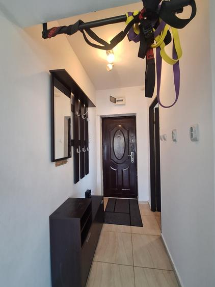 Apartament cu 2 camere semidecomandat, mobilat în Florești