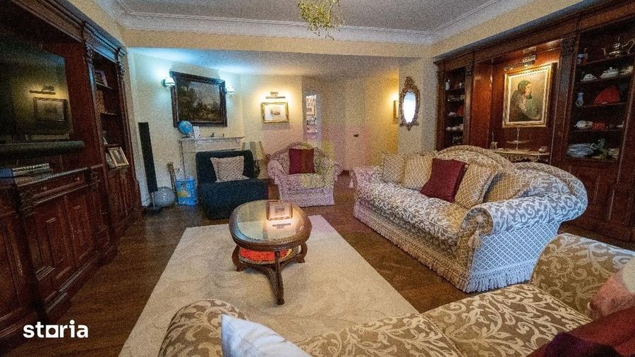 Apartament cu 4 camere decomandat în Clăbucet
