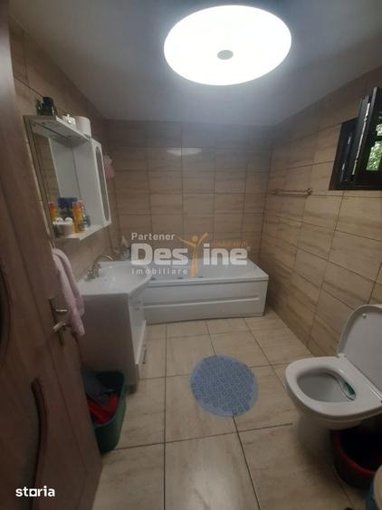 Casă cu 5 camere cu Teren 1675 Mp în Pestișu Mic