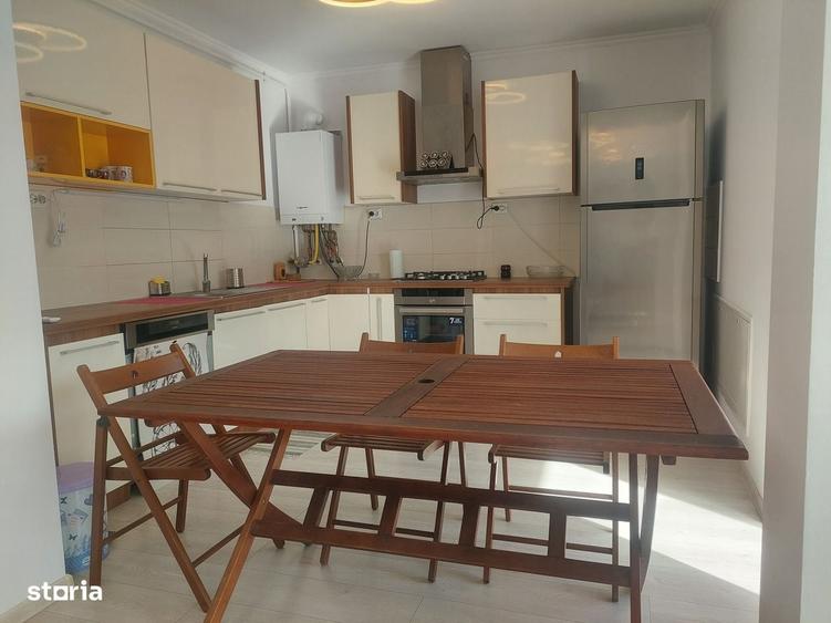 Apartament cu 4 camere în Tractorul