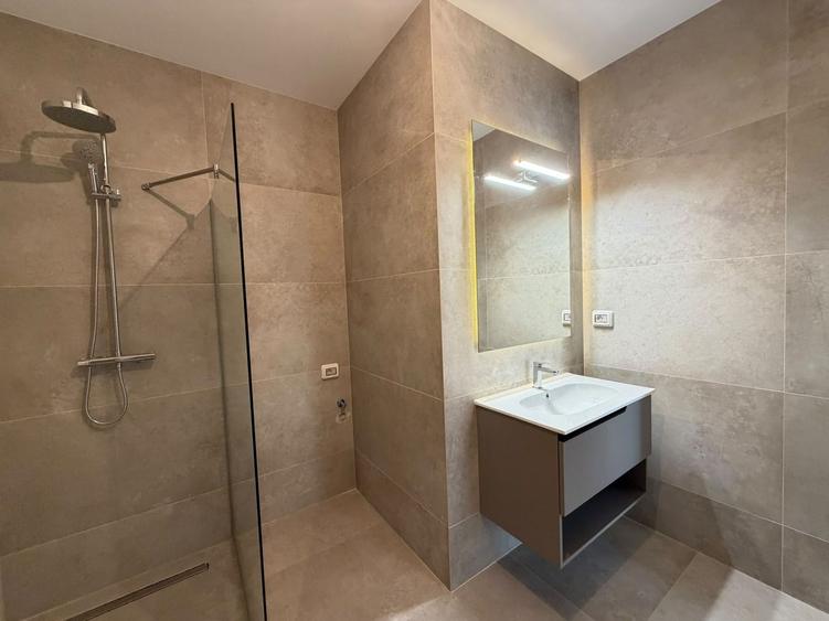 Apartament cu 3 camere în Iancu Nicolae