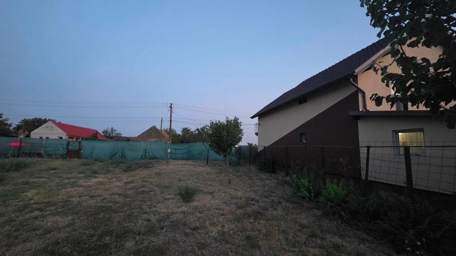 Casă individuală cu 3 camere cu Canalizare în Diniaș