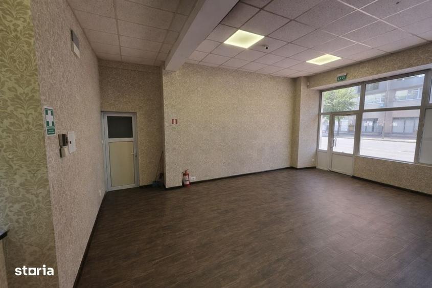 Spațiu comercial, de 45 mp, în Baza 3