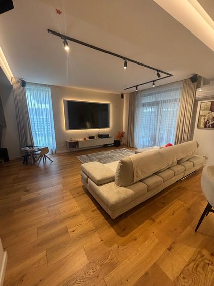 Duplex cu 7 camere cu Canalizare în Voluntari