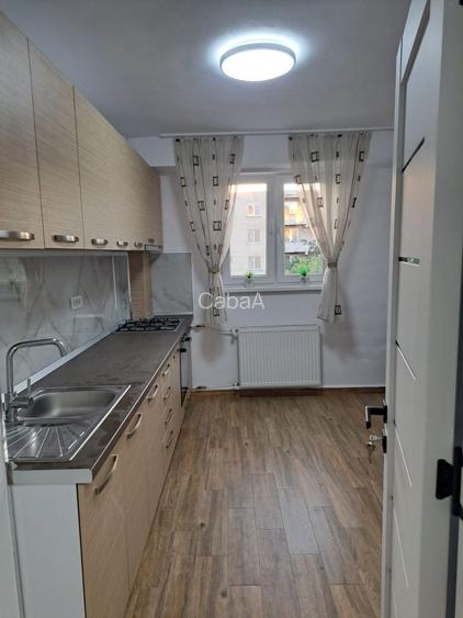 Inchiriez apartament proaspat renovat vis a vis de Spitalul Judetean