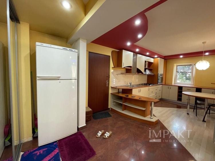 Apartament cu 3 camere semidecomandat, mobilat în Plopilor